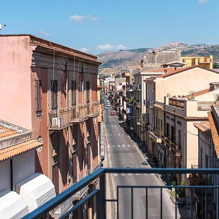 Appartamento Moderno In Centro Citta SantʼAgata di Militello エクステリア 写真