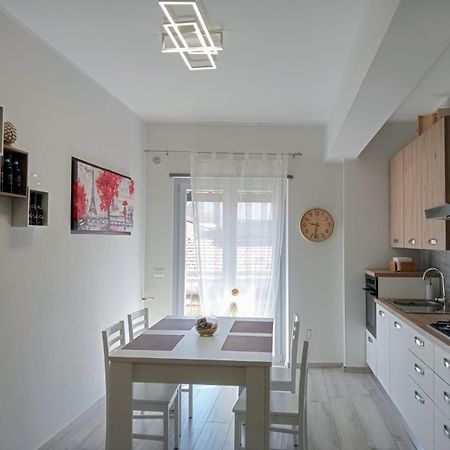 Appartamento Moderno In Centro Citta SantʼAgata di Militello エクステリア 写真