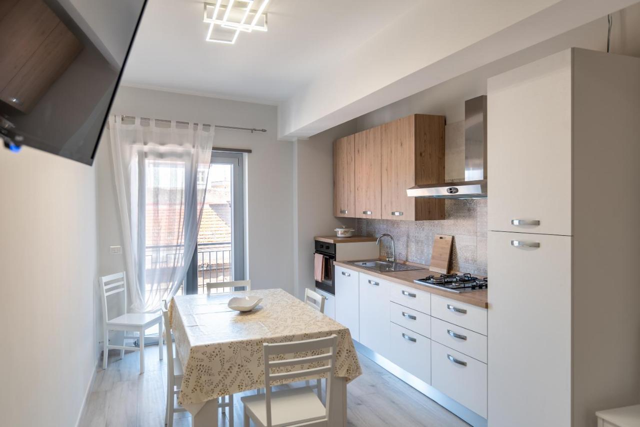Appartamento Moderno In Centro Citta SantʼAgata di Militello エクステリア 写真