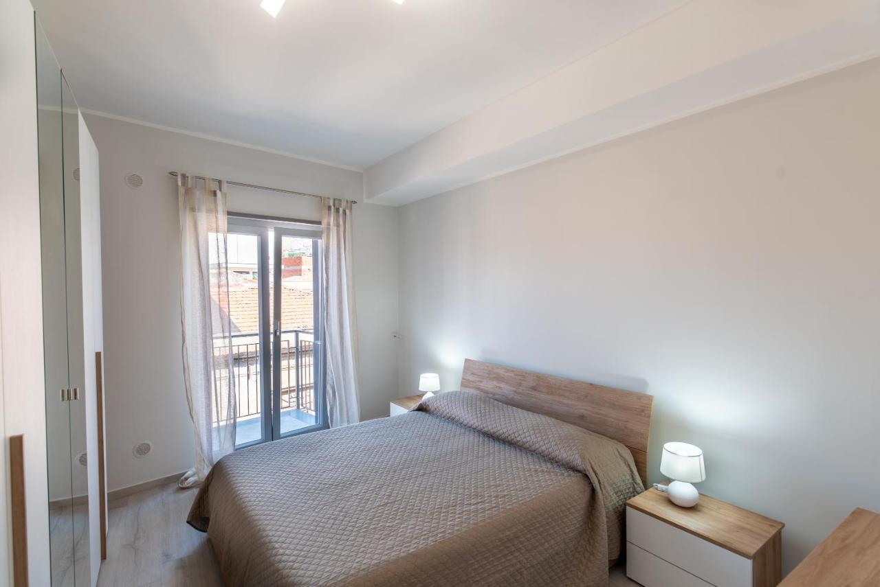 Appartamento Moderno In Centro Citta SantʼAgata di Militello エクステリア 写真