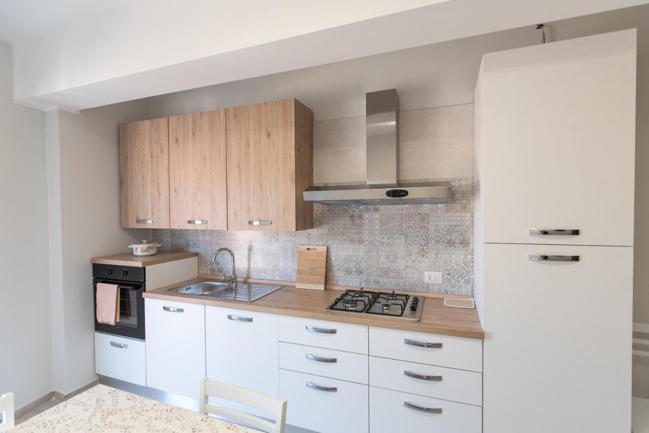 Appartamento Moderno In Centro Citta SantʼAgata di Militello エクステリア 写真