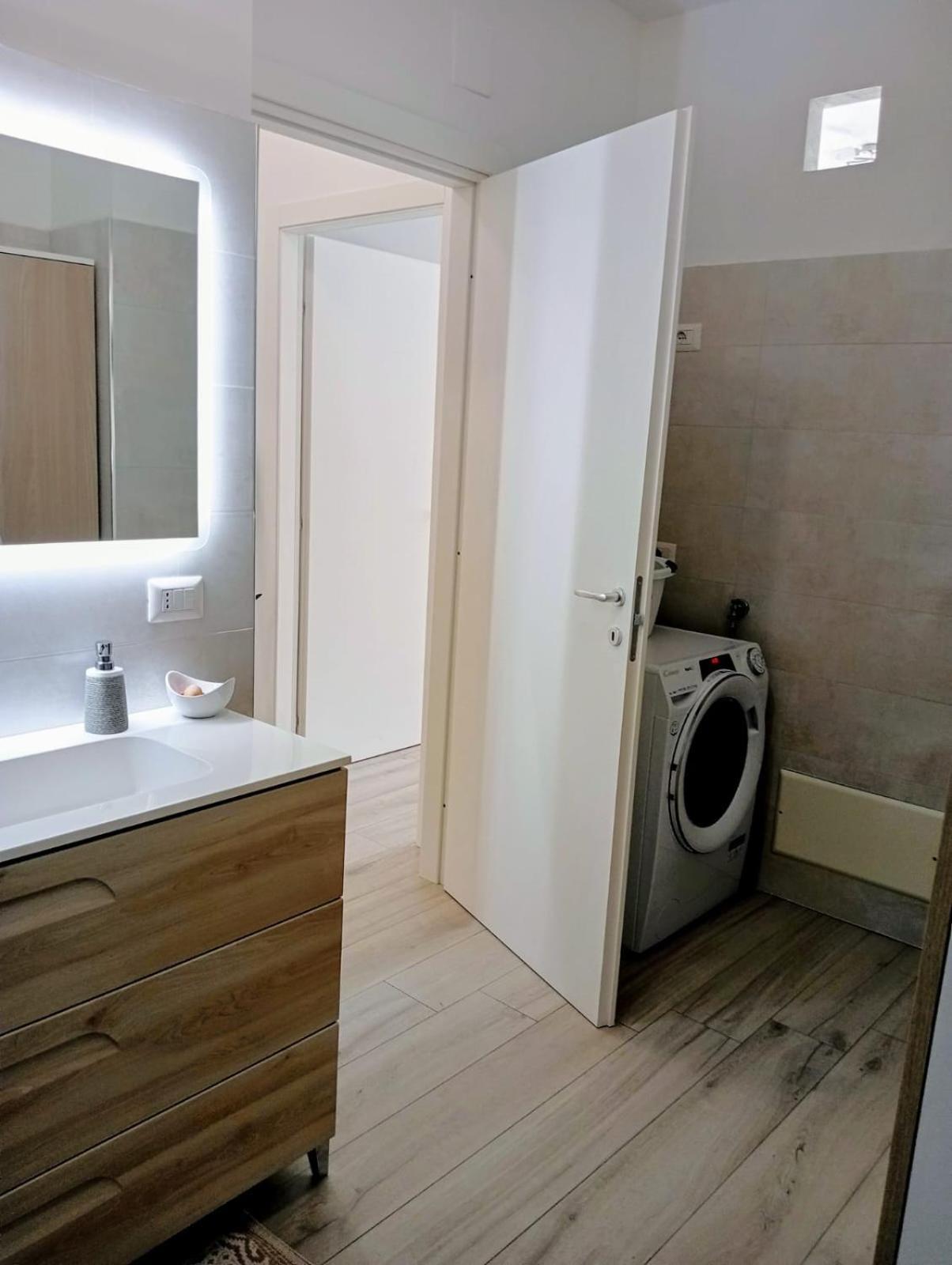 Appartamento Moderno In Centro Citta SantʼAgata di Militello エクステリア 写真